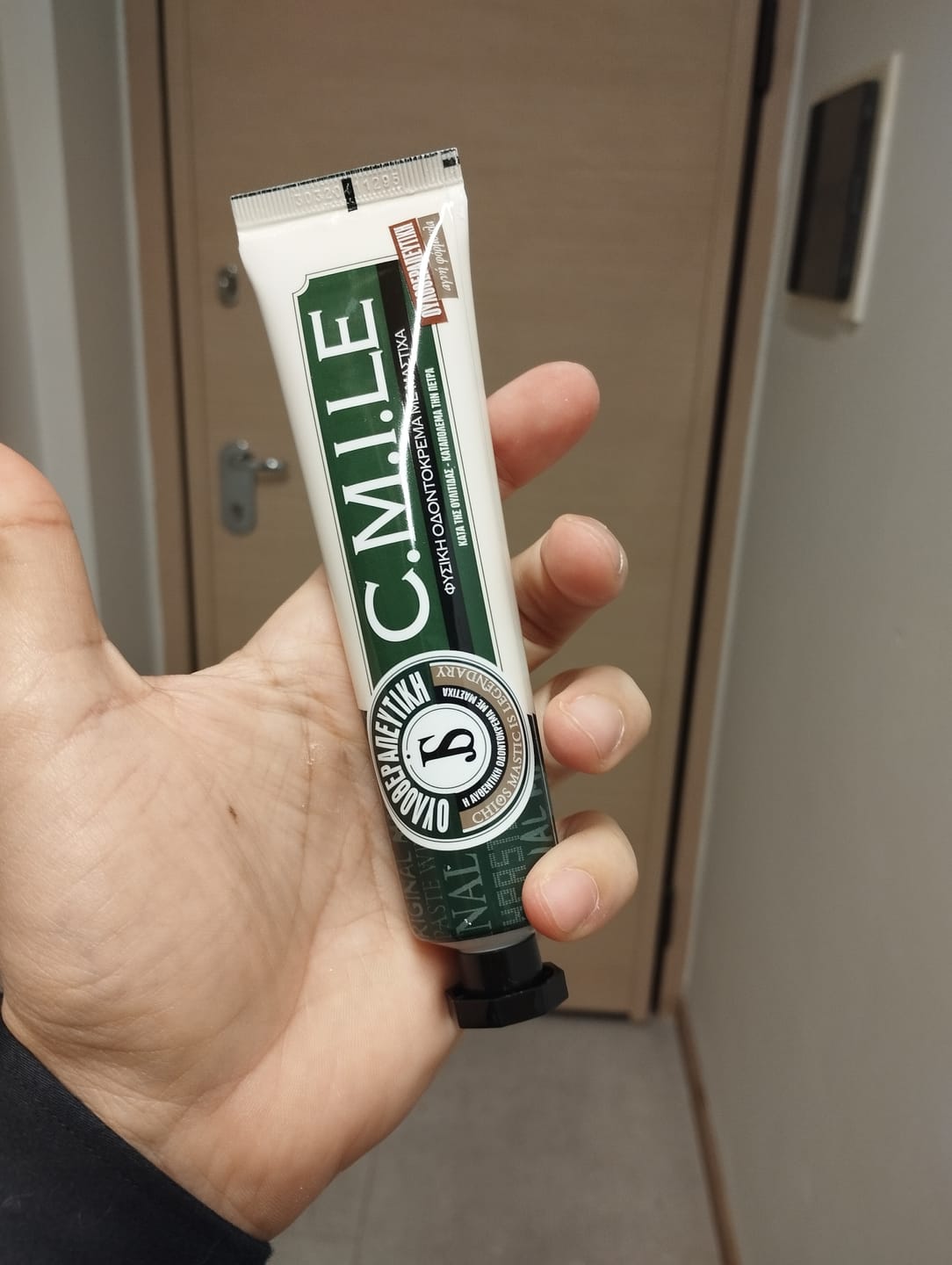 Customer photo review of C.M.I.LE WHITE