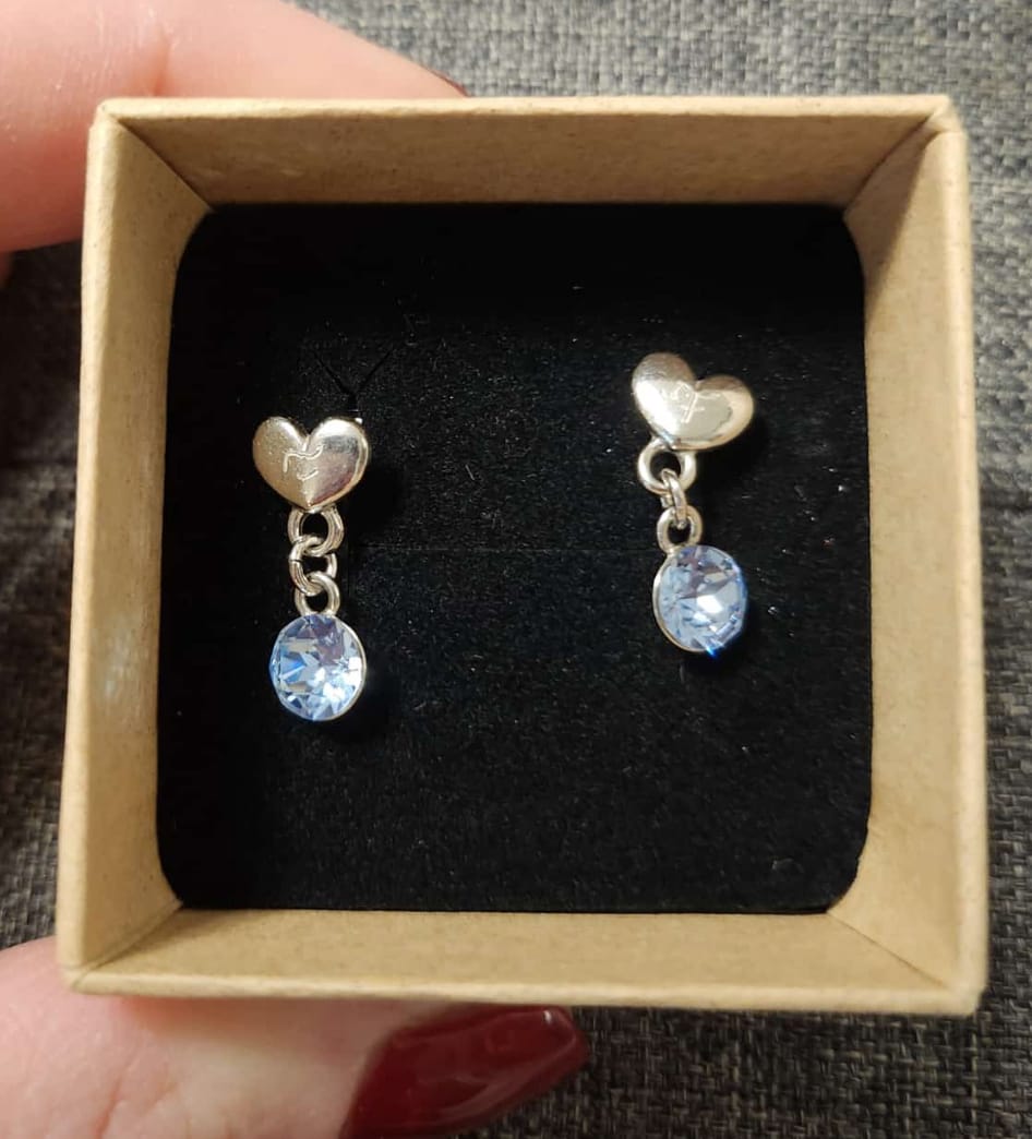 Customer photo review of Ohrstecker “Mini Heart” mit Gravur und Geburtsstein