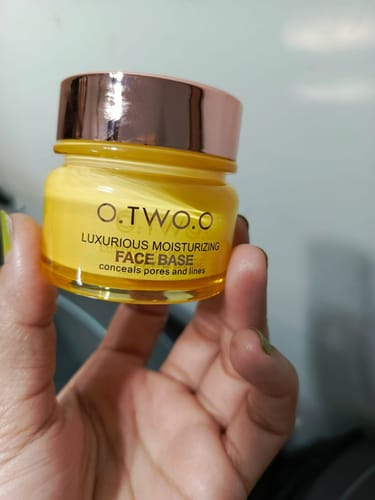Customer photo review of O.TWO.O LUXURIOUS MOISTURIZING FACE BASE
