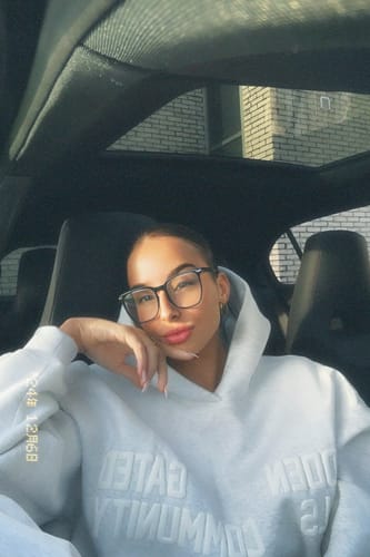 Customer photo review of GATED COMMUNITY HOODIE LIGHT GREY