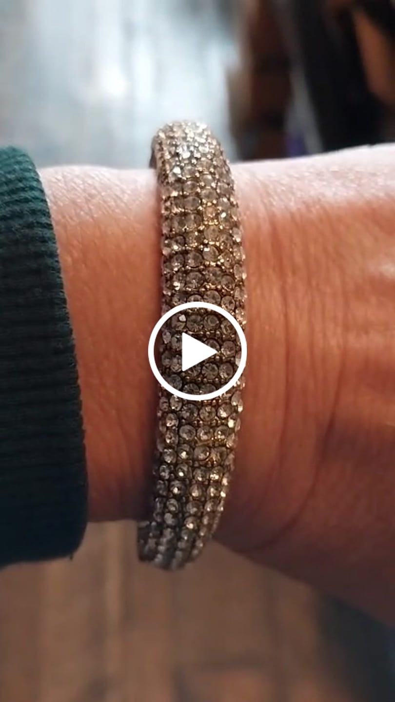 Customer video review of Heidi Daus®"Hugs from Heidi" Crystal Bangle Bracelet