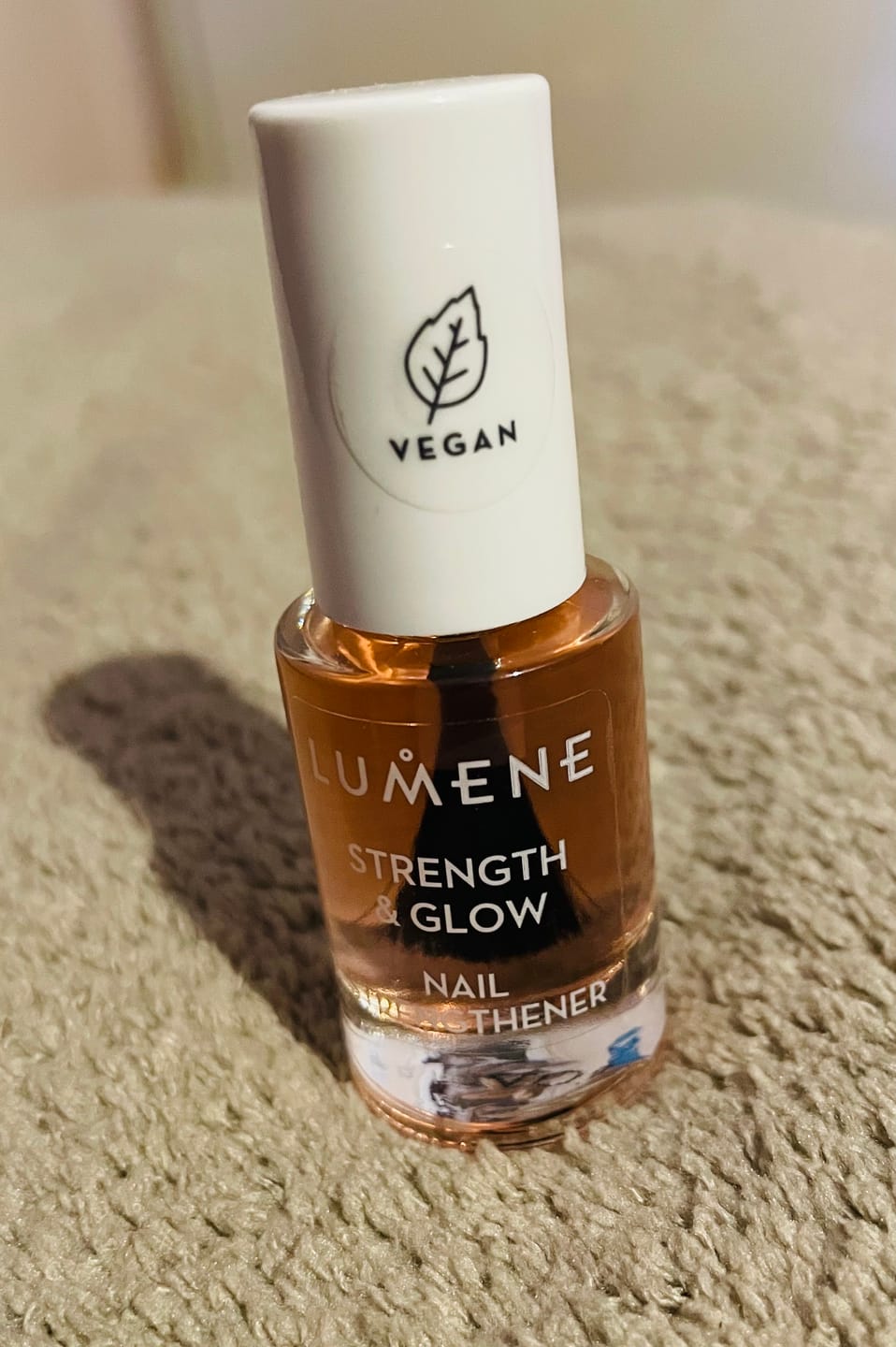 Customer photo review of Ускоряващ растежа заздравител за чупливи нокти Lumene Strength & Glow