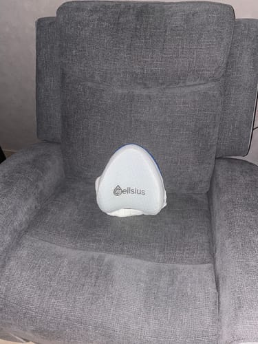 Avis photo d'un client sur Coussin Orthopédique Genoux Cellsius - Le Secret d'un Sommeil Sans Douleur