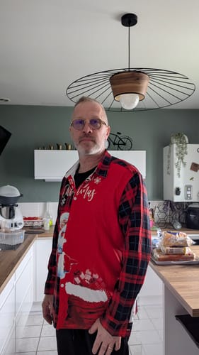 Customer photo review of Chemise à manches longues boutonnée à carreaux rouges pour hommes Joyeux Noël