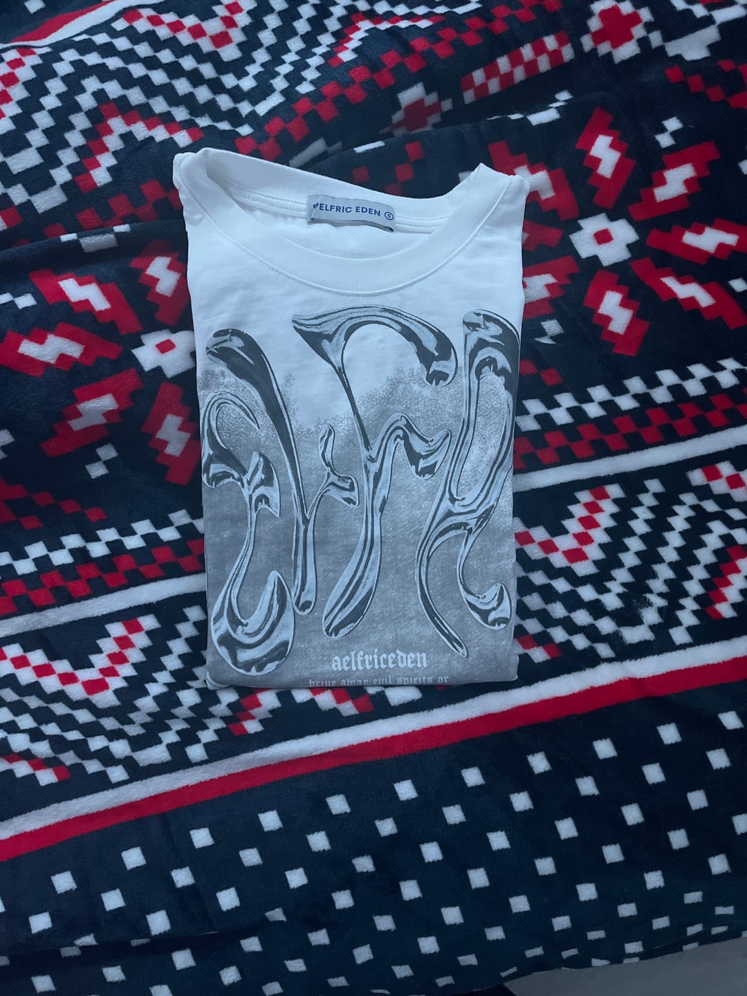 Customer photo review of Aelfric Eden Futuristic Liquid Metal Design Tee