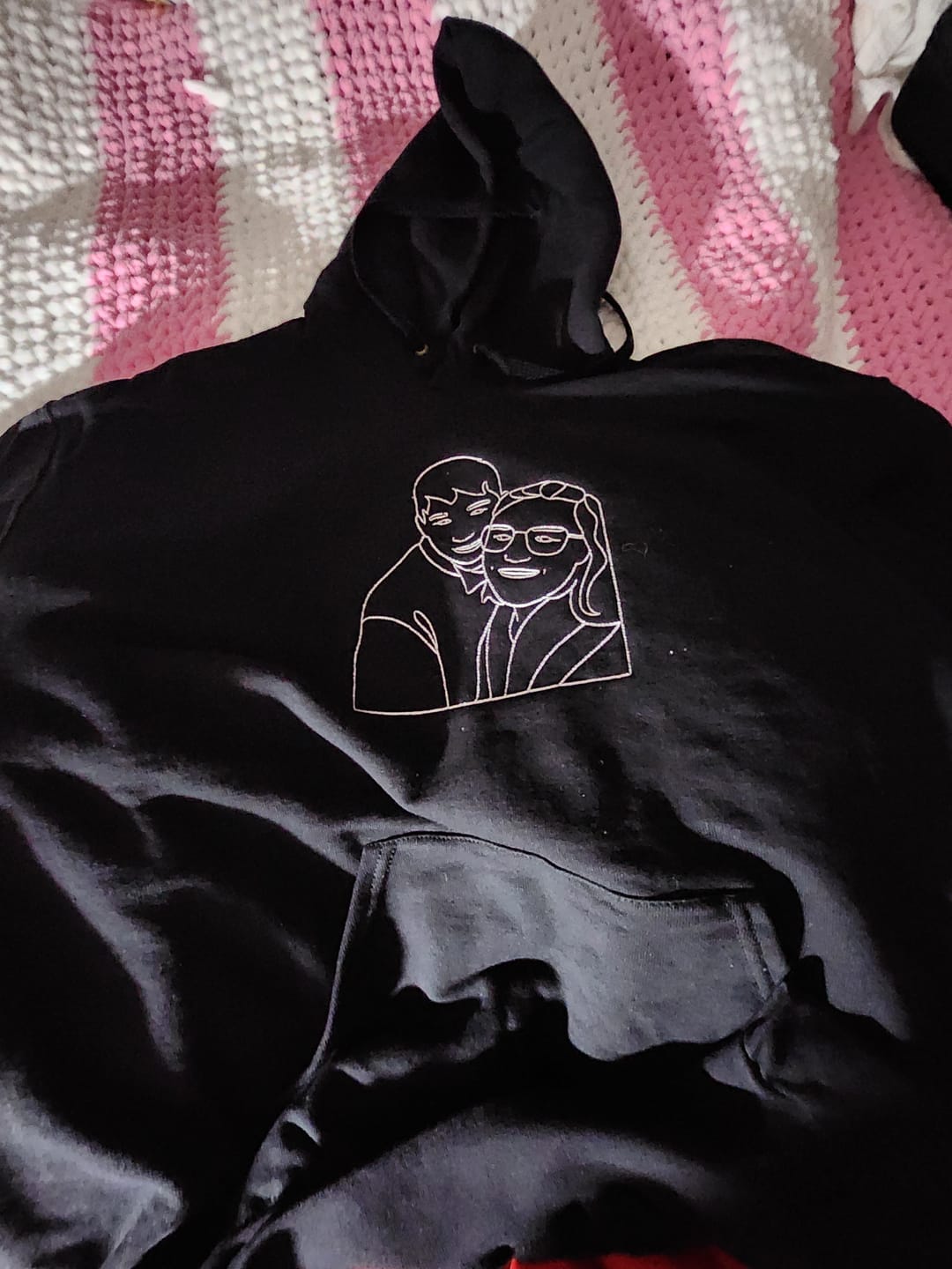 Customer photo review of Personalisierter & bestickter Hoodie