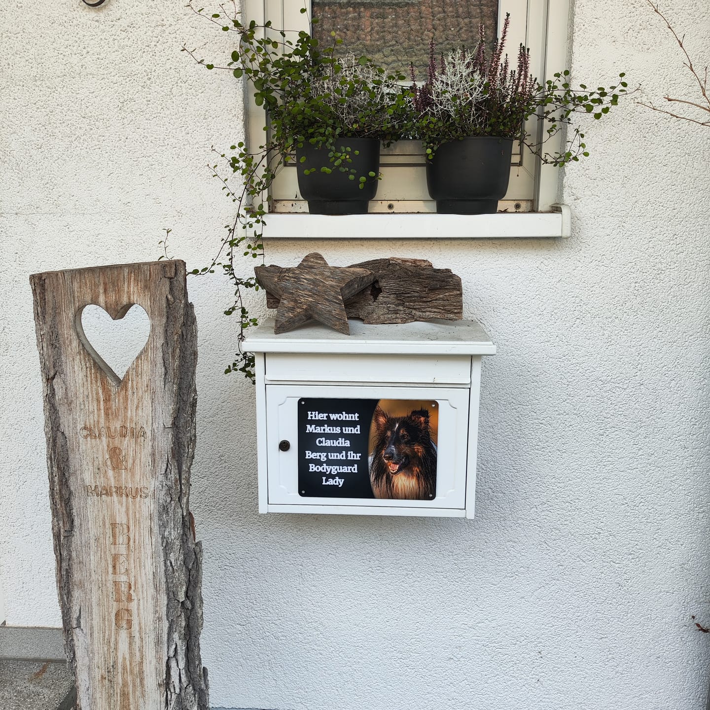 Customer photo review of Hunde-Türschild mit Foto & Wunschtext (UV- UND WETTERFEST) - Angebot beim Kauf eines 2. Schildes