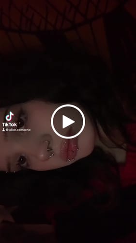 Customer video review of Pretty Glitter Lip Kit