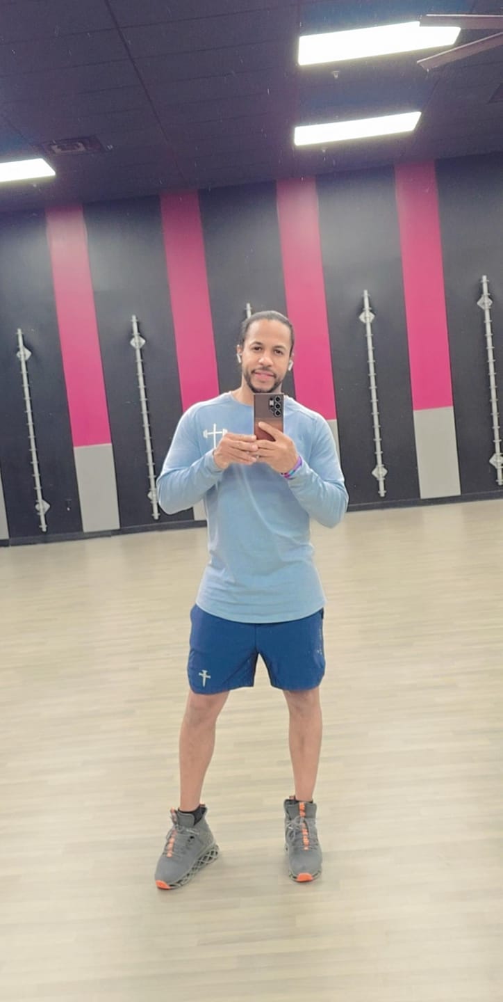 Customer photo review of Long Sleeve Performance Tee