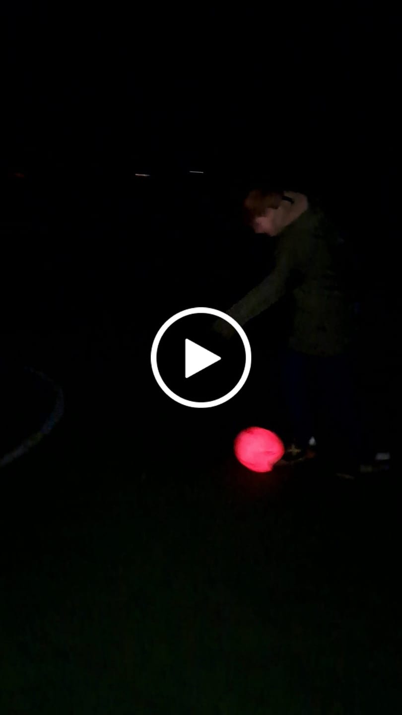 Opinión en vídeo de un cliente sobre el balón de fútbol luminoso LedsMove™