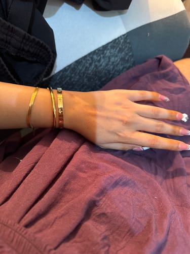 Customer photo review of SOLID BRACELET - 18K GOLD-PLATED