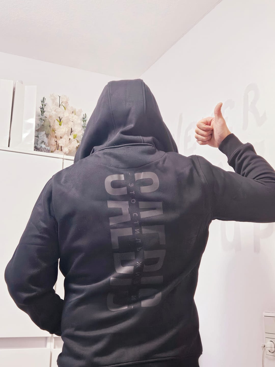 Customer photo review of Lifestyle All Black Herren Zip Hoodie mit Reißverschluss by SAEBIS®