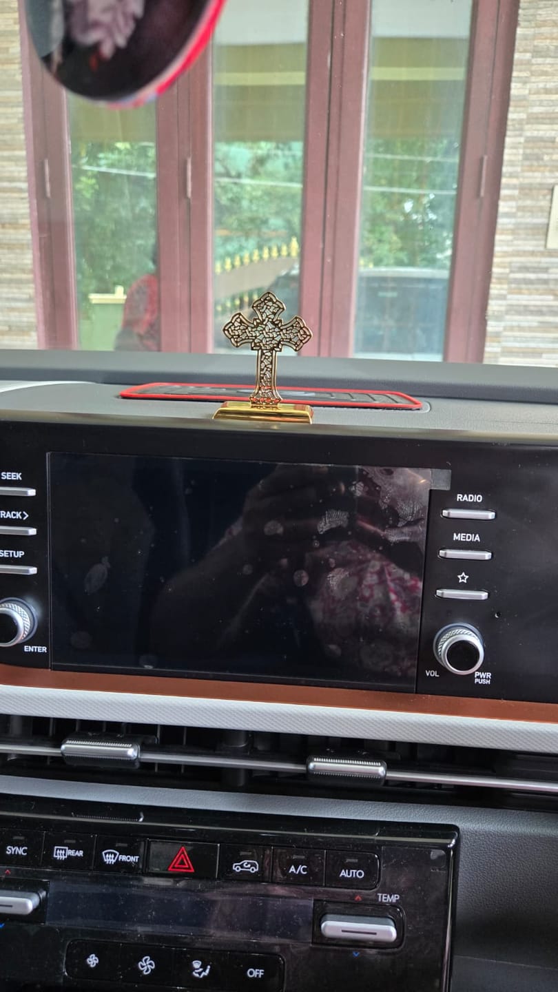 Customer photo review of Car Dashboard Stand Goldplated - Cross
