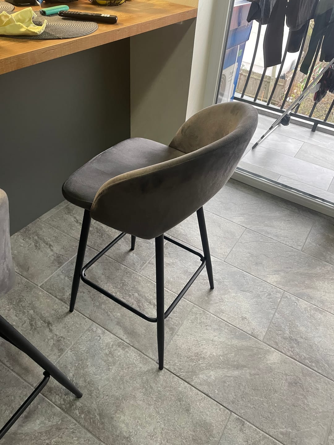 Customer photo review of Scaun bar H96, gri/negru, stofa/otel, 48x49x89 cm