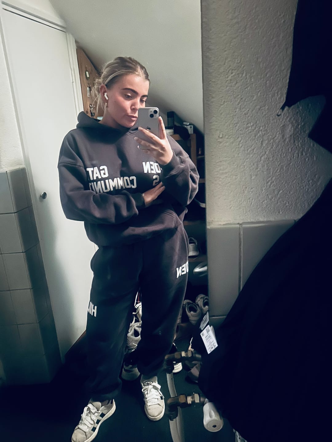 Kundenbewertung mit Foto von GATED COMMUNITY SWEATPANTS DARK GREY