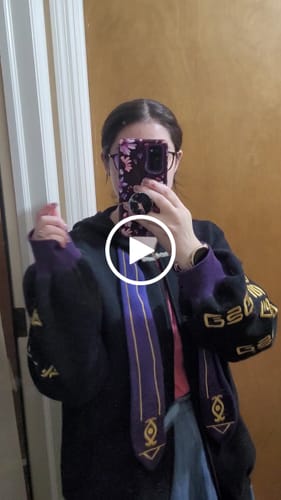 Customer video review of Genshin Zipper Hoodie [In-Stock]