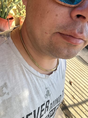 Reseña con foto de un cliente sobre Cadena Miami Cuban Oro 5mm