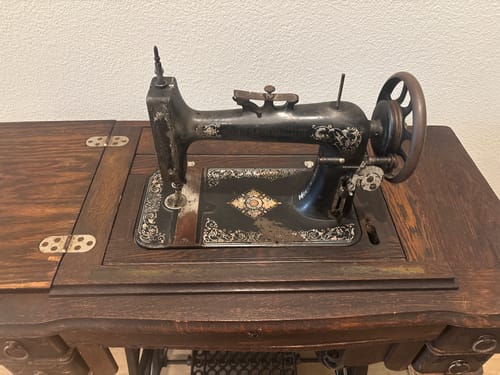 Customer photo review of Bluecreeper Non-Staining Sewing Machine Oil (4oz)