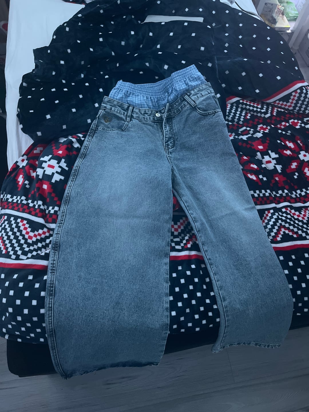 Customer photo review of Aelfric Eden Double Waist Baggy Jeans