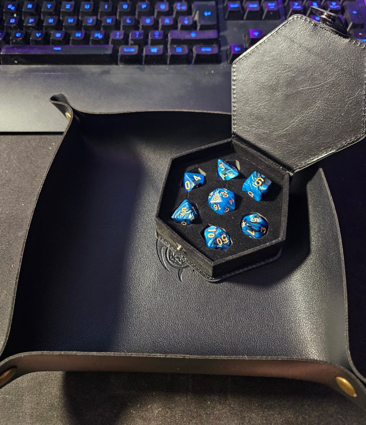 Customer photo review of Hexagon-Etui