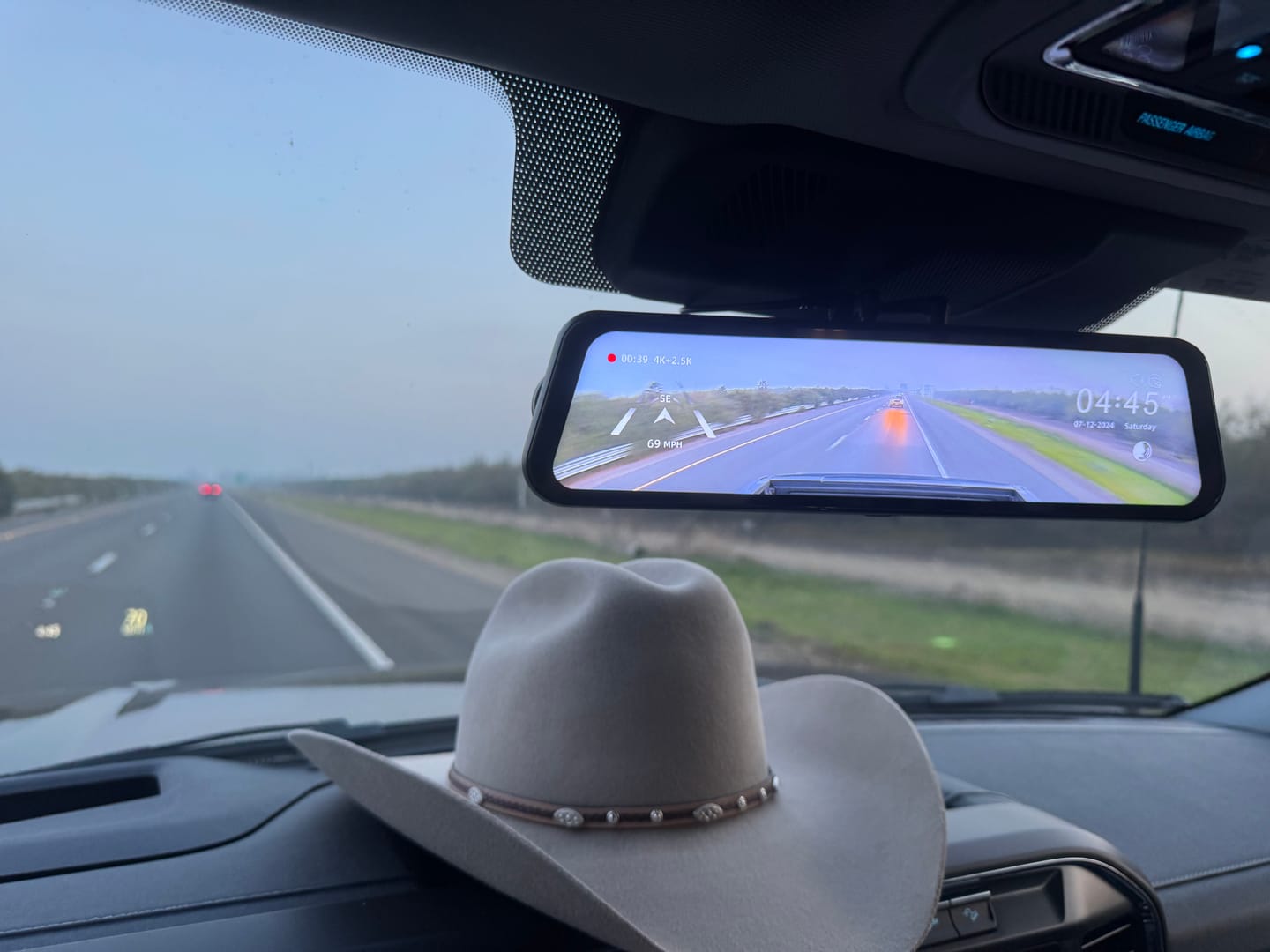 Customer photo review of WOLFBOX G900Pro WiFi 12MP Touch Screen Rear View Smart Mirror Dash Cam with Exclusive 30-Month Warranty