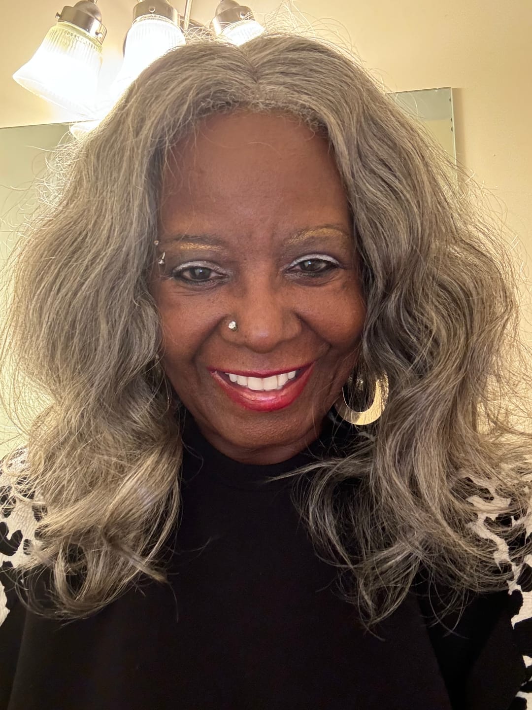 Customer photo review of Luvwin 5x5 Salt & Pepper Body Wave Glueless Bob Wig 100% Human Hair