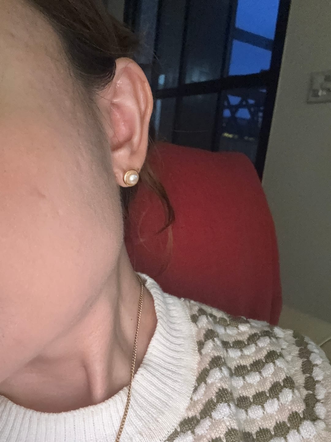 Customer photo review of Brinco Pérola Solitária Banhado em Ouro 18K