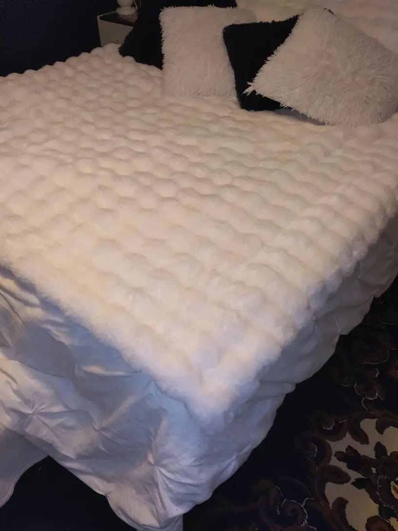 Customer photo review of Nordic Cozy Blanket