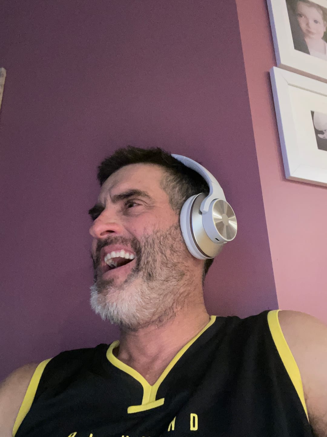 Customer photo review of Oneodio A Series - Bluetooth 5.0 Active Noise Cancelling Wireless Headphones - Built-in Microphone, Type C Charging & Carry Case