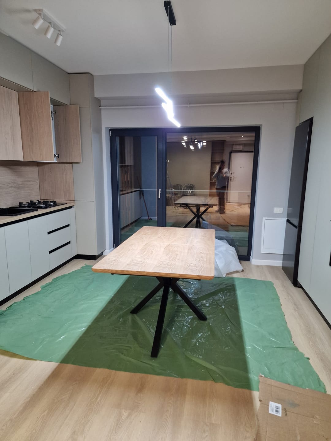 Customer photo review of Masa extensibila LOGAN, stejar/negru, 160/200x90x76 cm