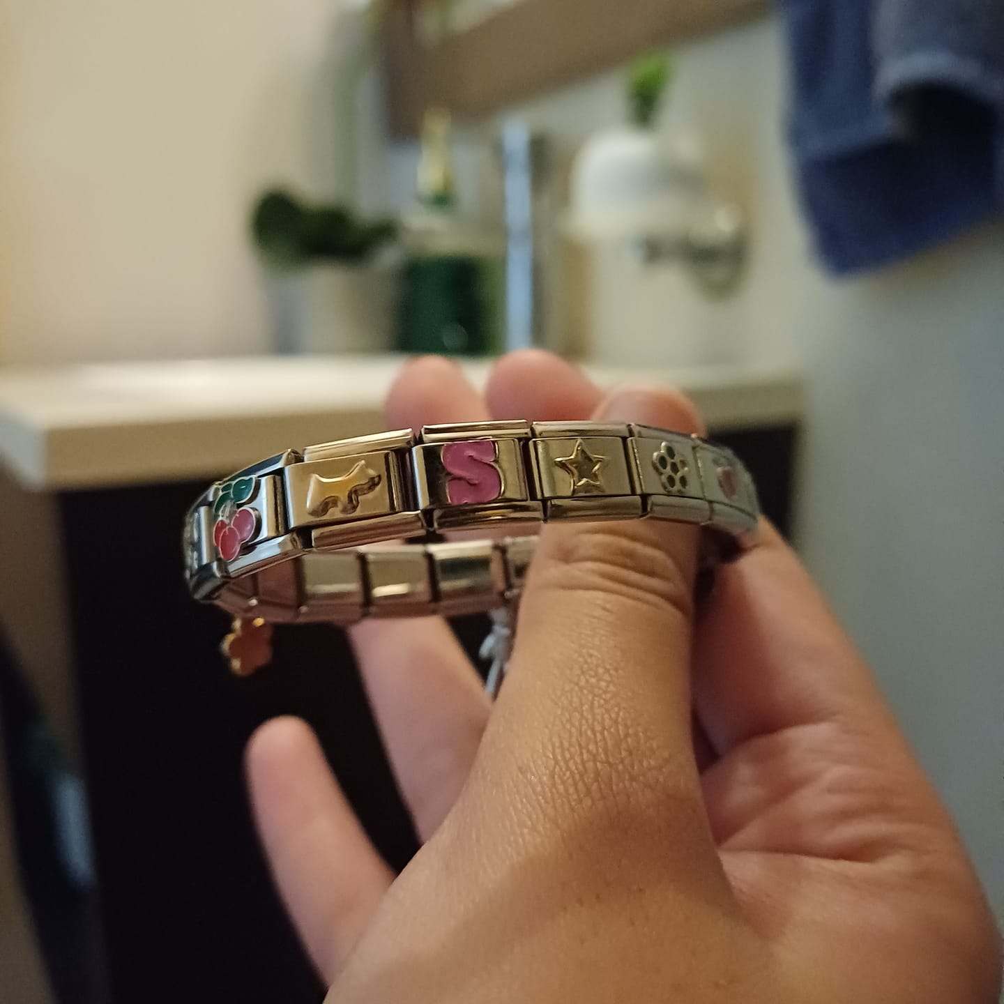 Customer photo review of Charm Inicial Lila
