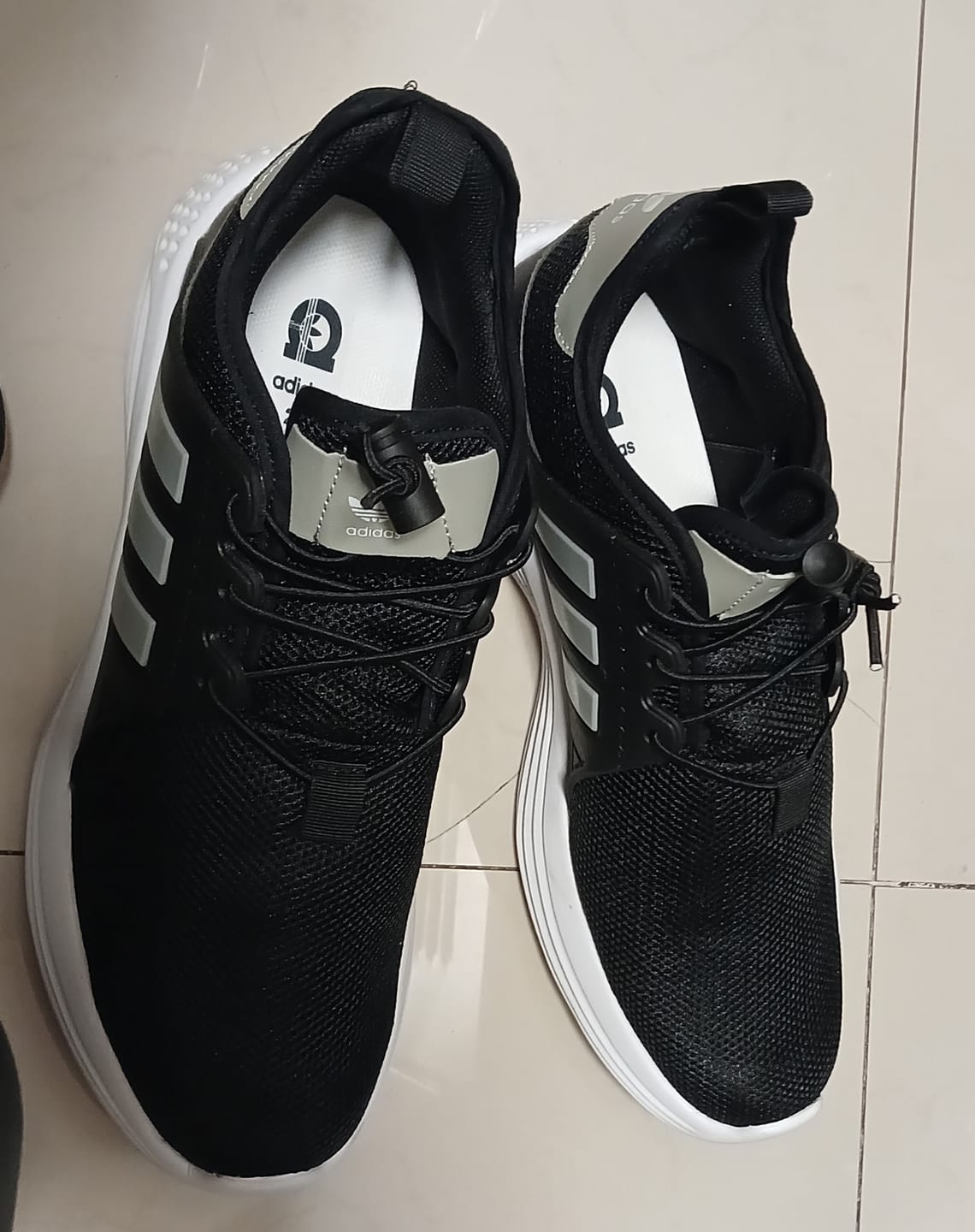 Customer photo review of Tenis 018 Negro Plata