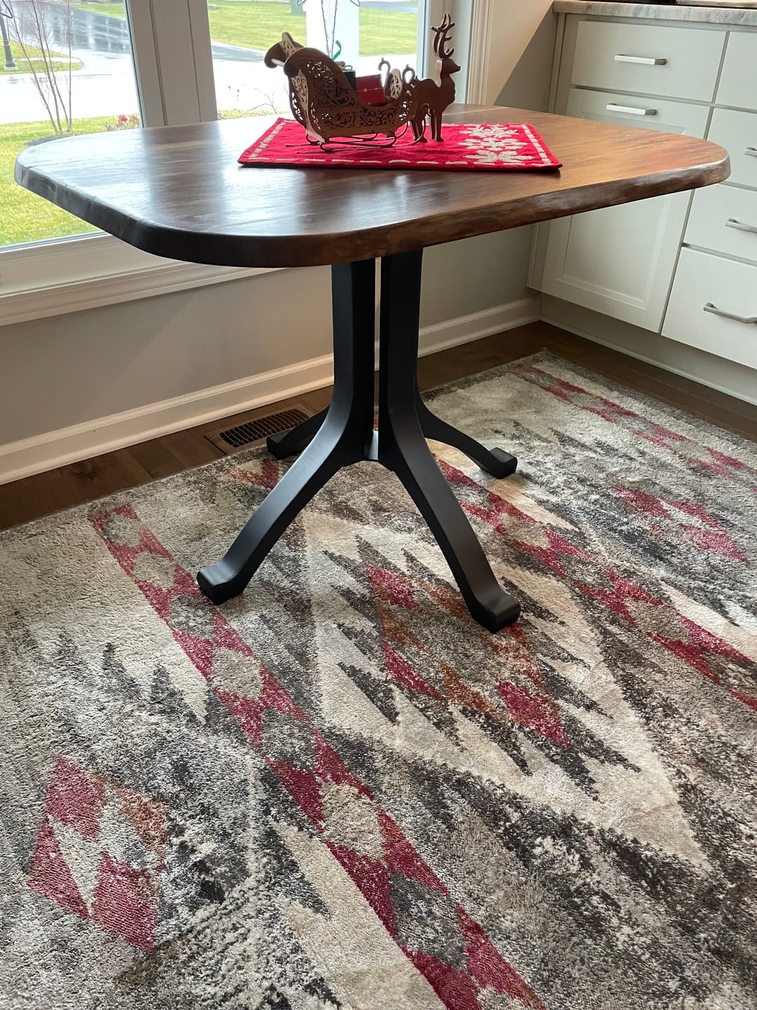 Customer photo review of Table Base 213 Wishbone 28H for Round Dining Tabletop