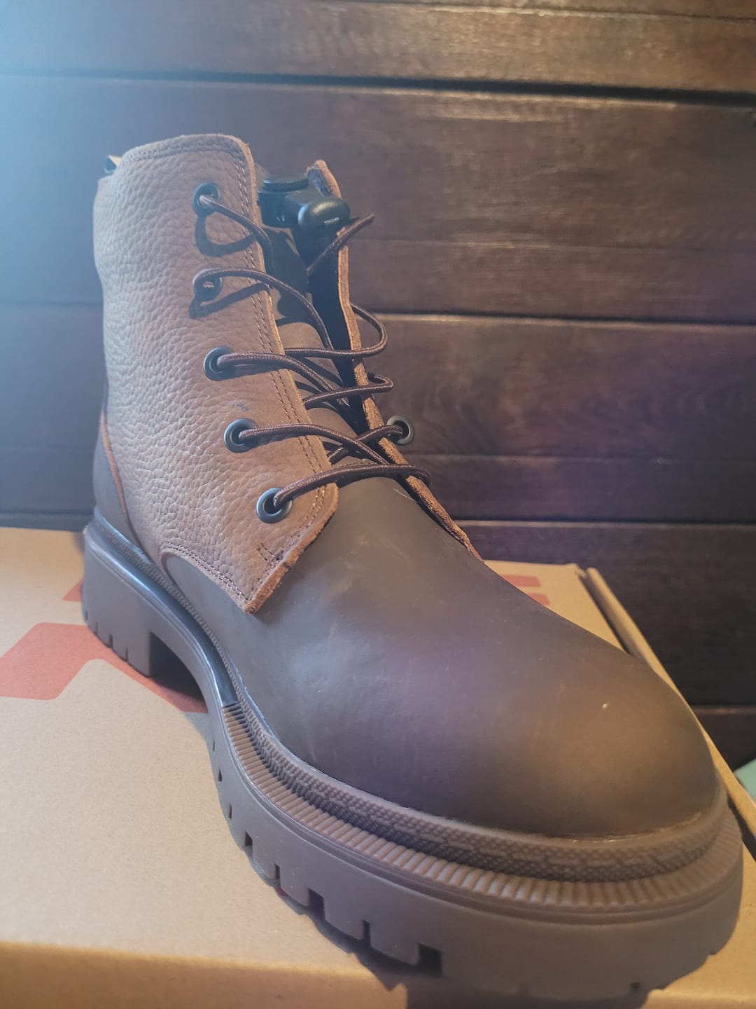 Customer photo review of Botín Explorer 2 Café Rústico Mujer