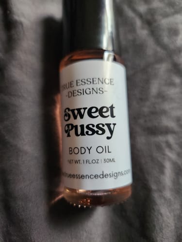 Customer photo review of G903 Sugar Cat Pussy Body Oil Roll On  - Women