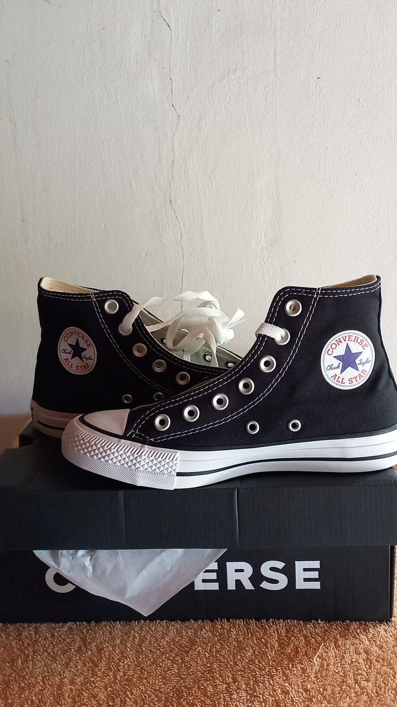 Customer photo review of Zapatillas Converse Chuck Taylor Hi Negro