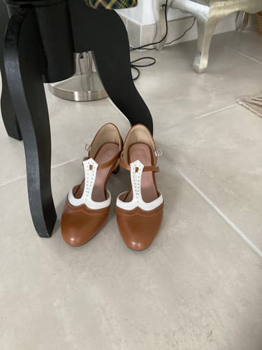 Customer photo review of Chaussures Mary Jane à boucle en T unies rétro