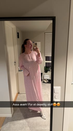 Kundeanmeldelse med bilde av Mamma Raad Night Gown