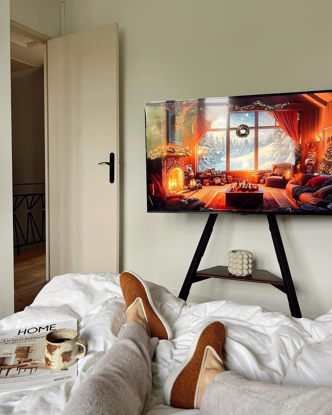 Customer photo review of Eiffel Floor TV Stand With Wheels FT65