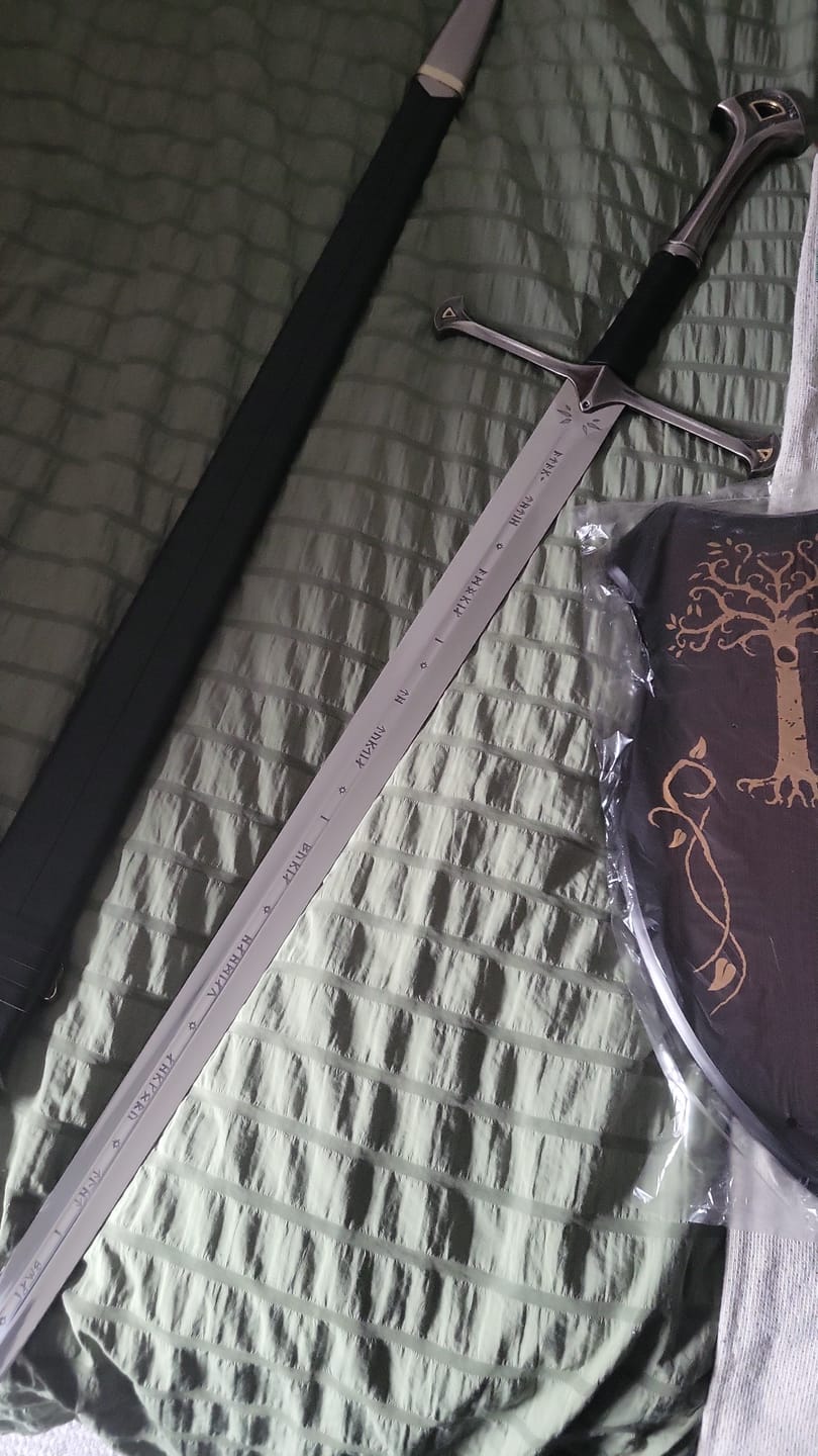 Customer photo review of The Lord Of The Rings - Deluxe Anduril With Display Plaque & Scabbard