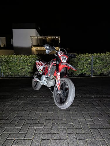 Customer photo review of Holographic-Glitter Finish (Gloss)