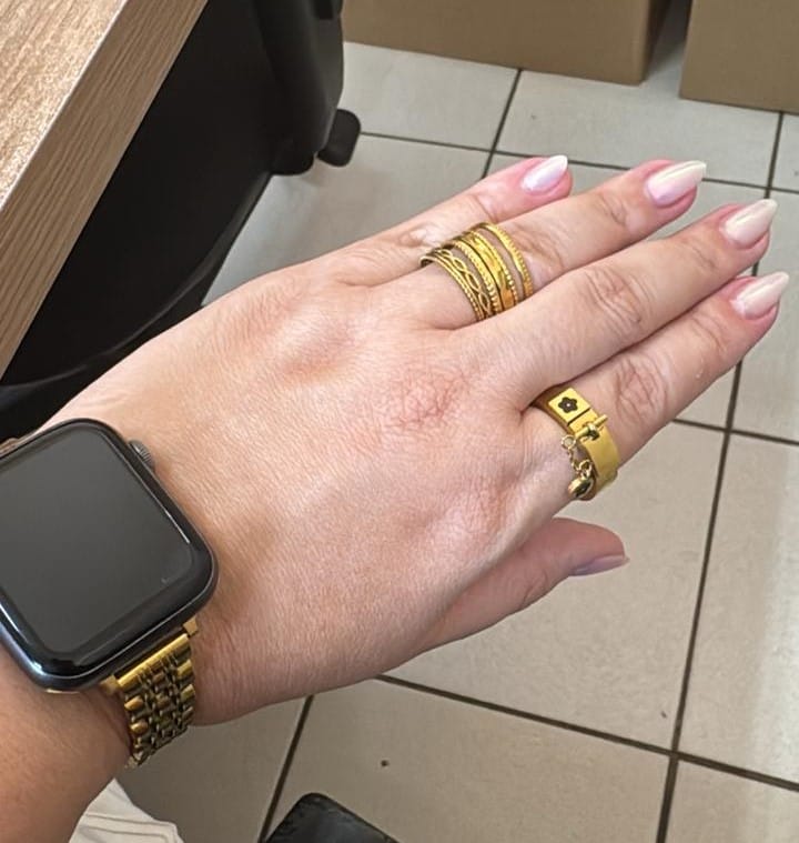Customer photo review of Anel Royale Ajustável Banhado em Ouro 18k