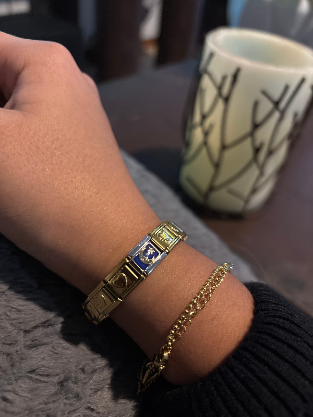 Customer photo review of Charm Luna Con Fondo Azul