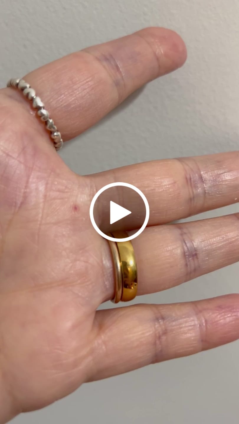 Customer video review of Aliança Anatômica Banhado em Ouro 18K