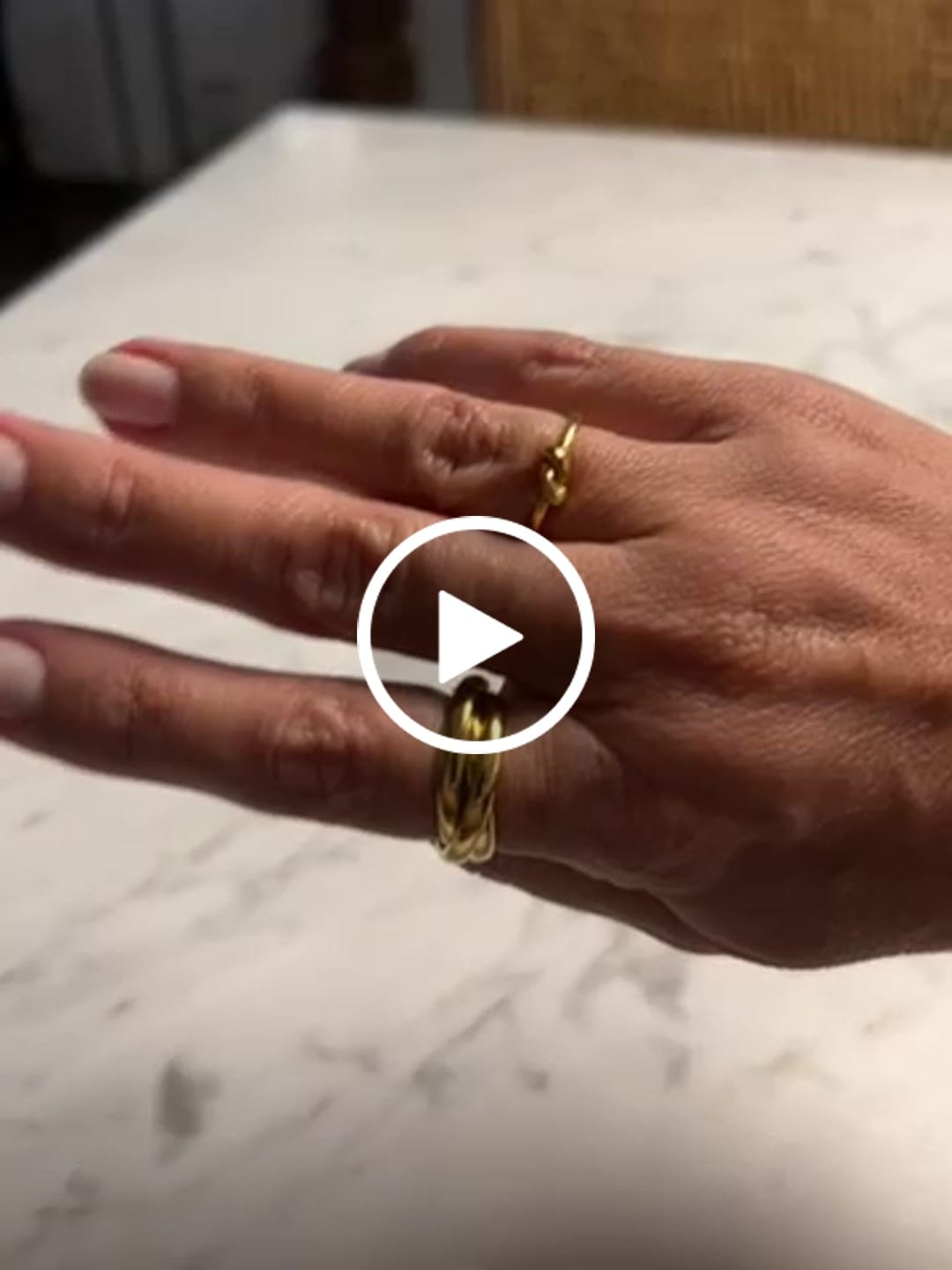 Customer video review of Anel Trindade Banhado em Ouro 18K