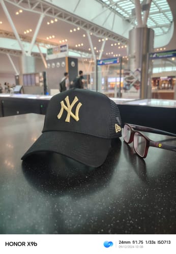 Customer photo review of 9FORTY A-Frame Trucker New York Yankees Gold Black Snapback
