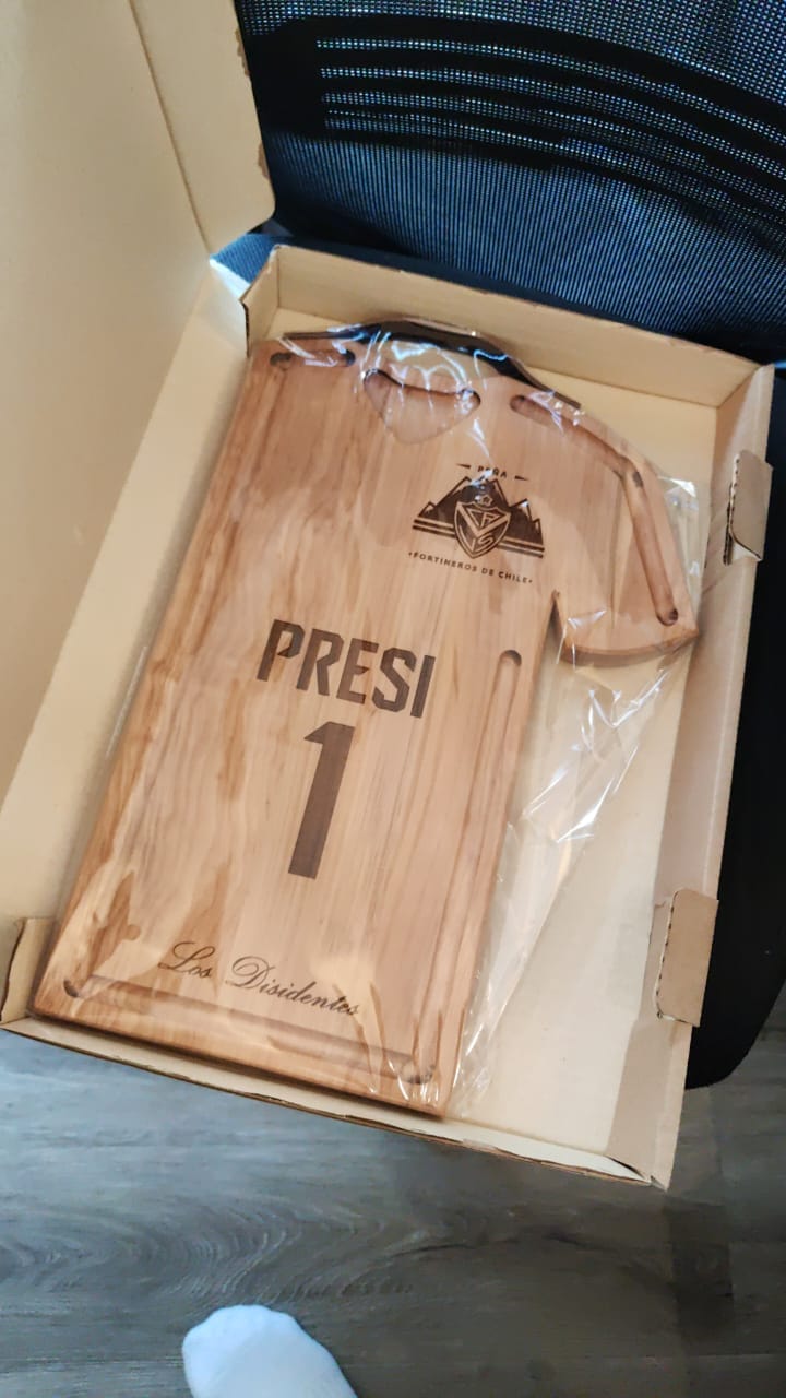 Customer photo review of Tabla Futbol Personalizada