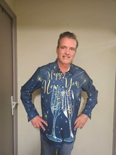 Customer photo review of Chemise à manches longues bleue pour hommes Happy New Year's Eve Festival Fireworks Holiday Print