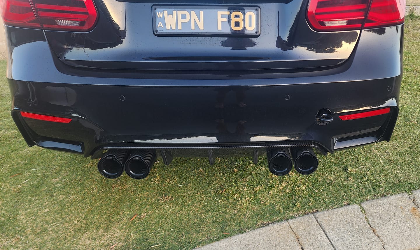 Customer photo review of M PERFORMANCE STYLE CARBON FIBRE EXHAUST TIPS FOR BMW F80 M3 F82 M4