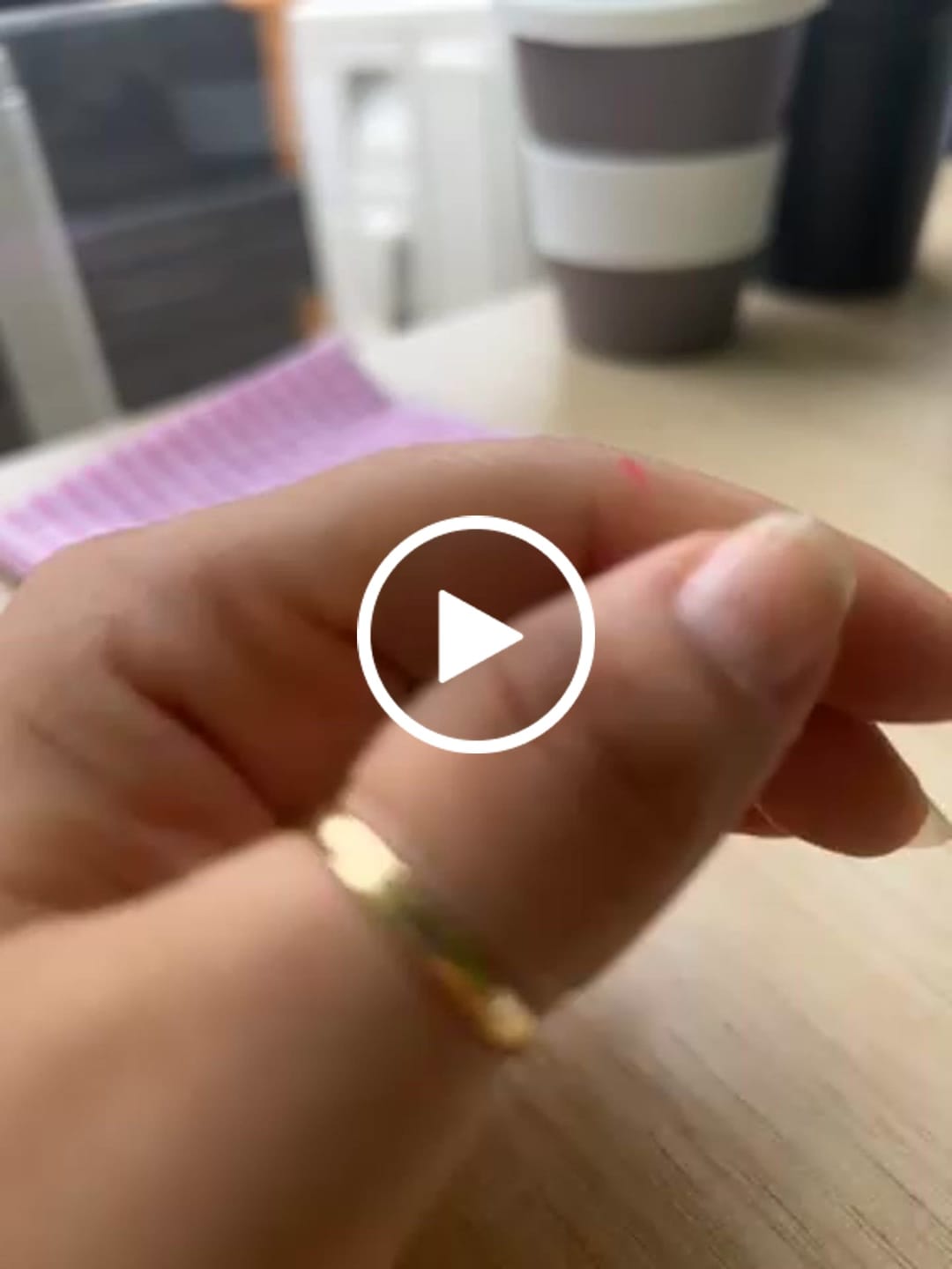 Customer video review of Aliança Quadrada Anatômica Banhado em Ouro 18K